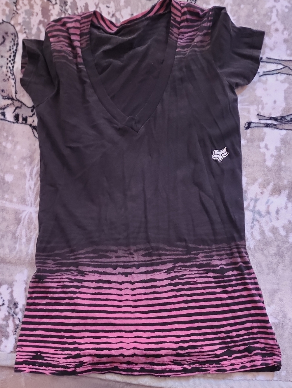 Fox Women's Black and Pink V-Neck Striped Fade Top